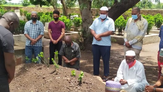 MCP second Veep Harry Mkandawire visits Mia family , pays homage at Sidik’s grave