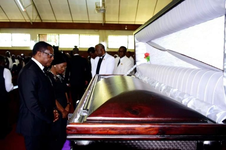 Chakwera pays tribute to the Late Business tycoon Khondowe