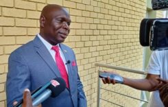 Minister Simplex Chithyola Banda donates his salary to MUBAS graduating students in honour of JZU