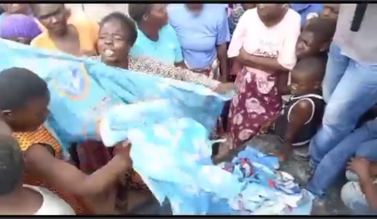 Nankhumwa’s political Sympathisers burn DPP clothes