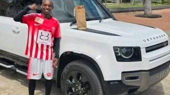 Kaizer Chiefs Star Khama Billiat Receives Luxury Land Rover Defender Upon Joining Yadah FC in Zimbabwe