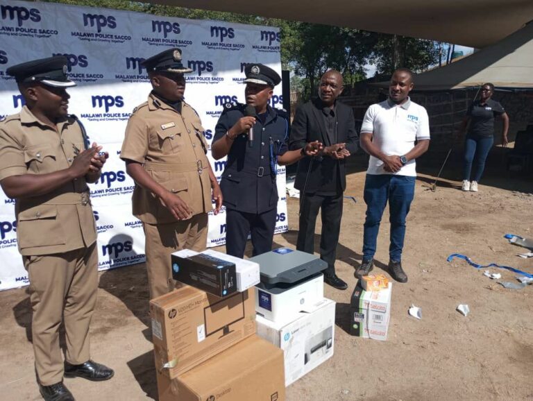 Police Sacco donates to Zalewa Roadblock