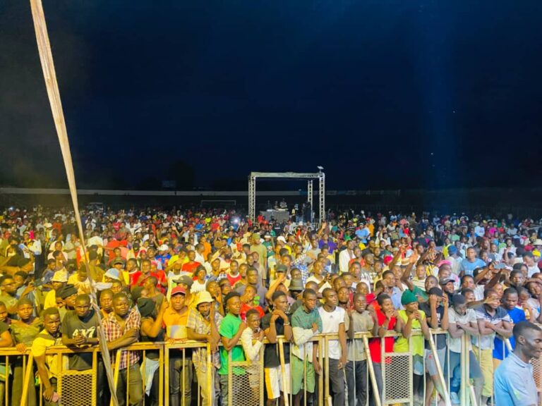 Symon and Kendal shine at youth concert to promote voter registration