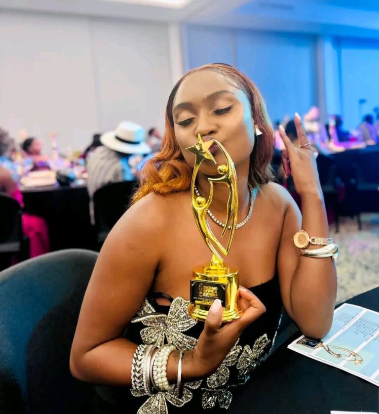 Temwah wins Best Zikomo Female Rising Artist award