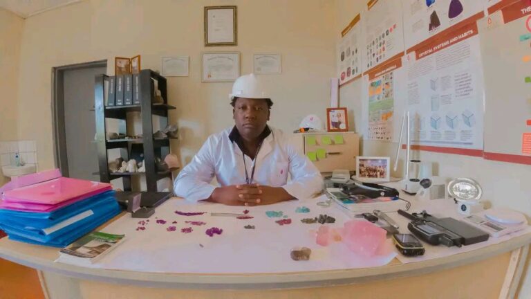 Jimusole secures prestigious scholarship for jewelry design in London
