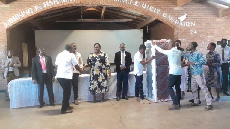 Chipoka Secondary School Alumni Association honors top students and teachers