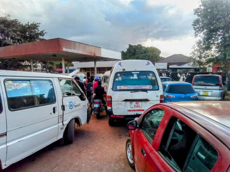 Fuel scarcity chaos: long queues persist at Kafoteka Filling Station in Lilongwe