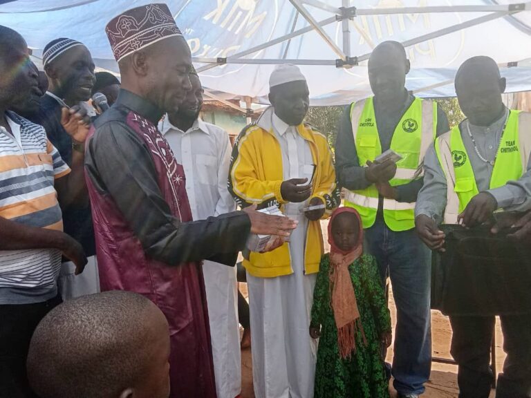 Minister Chithyola’s timely donation brings joy to Santhe Masjid community