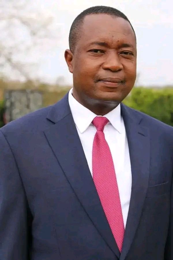 UTM President Kabambe picks up nomination papers for presidential elections